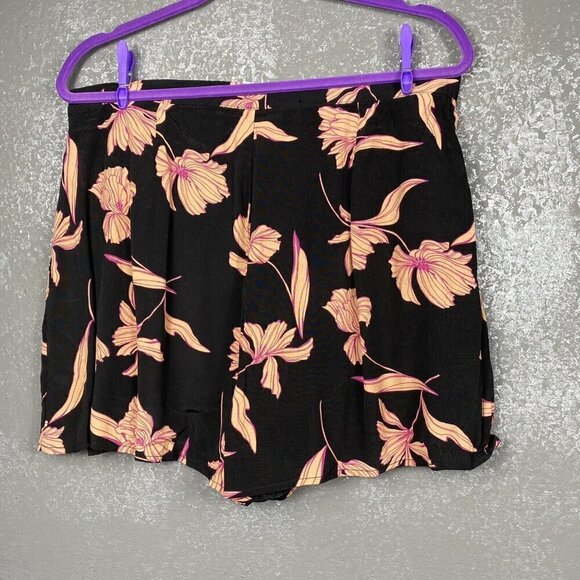 Code X Mode Black Floral Pleated Rayon Shorts. Summer. Size XL - Picture 6 of 7